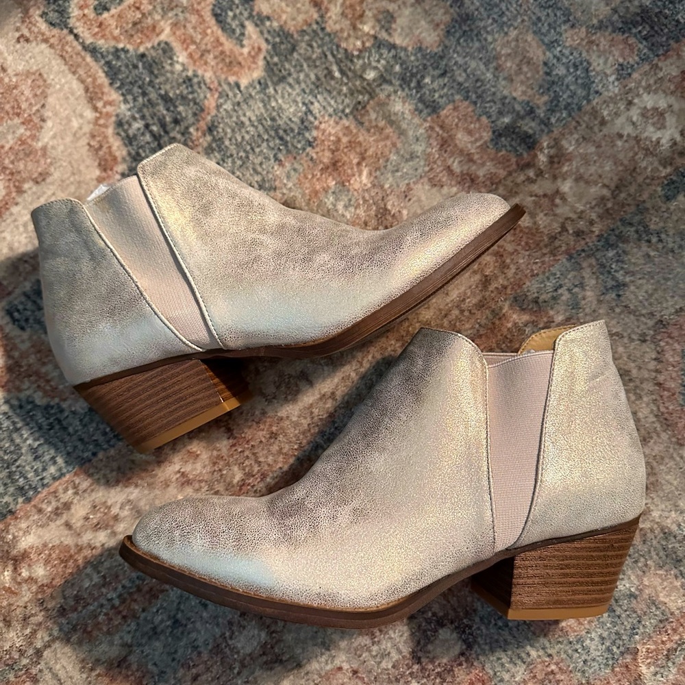 Chinese Laundry champagne gold booties - size 7